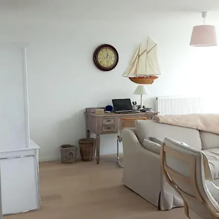 Modern In With Balcony 107 Sqm Tv 公寓