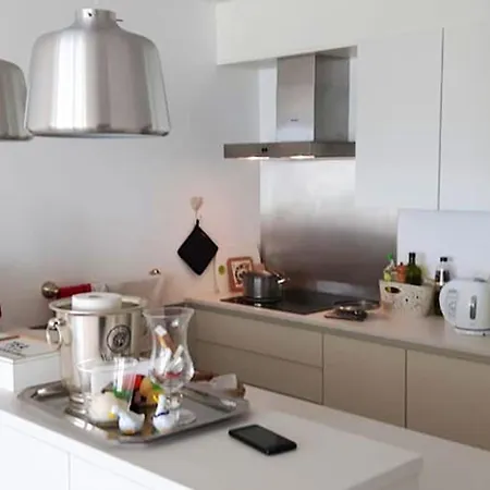 Modern In With Balcony 107 Sqm Tv 公寓 科克赛德