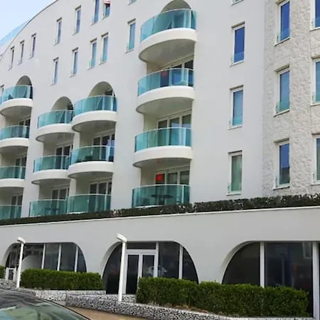 Modern In With Balcony 107 Sqm Tv